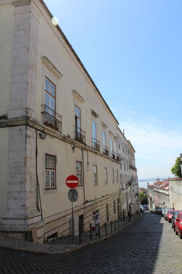 Johnie's Place & Suites Hostal
