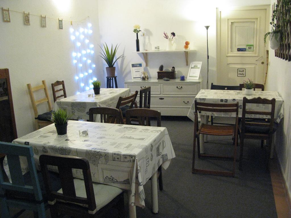 Johnie's Place & Suites