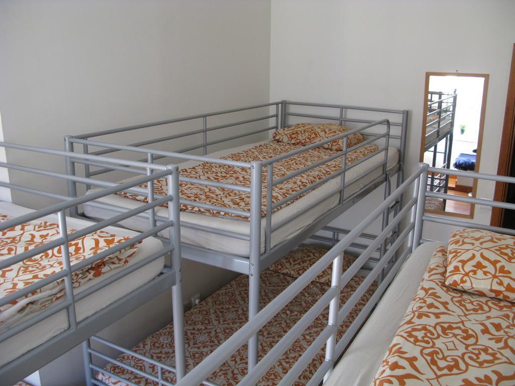 Albergue Johnie's Place & Suites