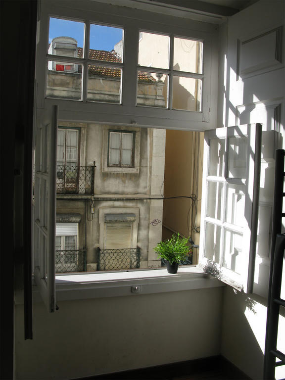 Albergue Johnie's Place & Suites Lisboa